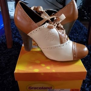 Ladies bootie shoes